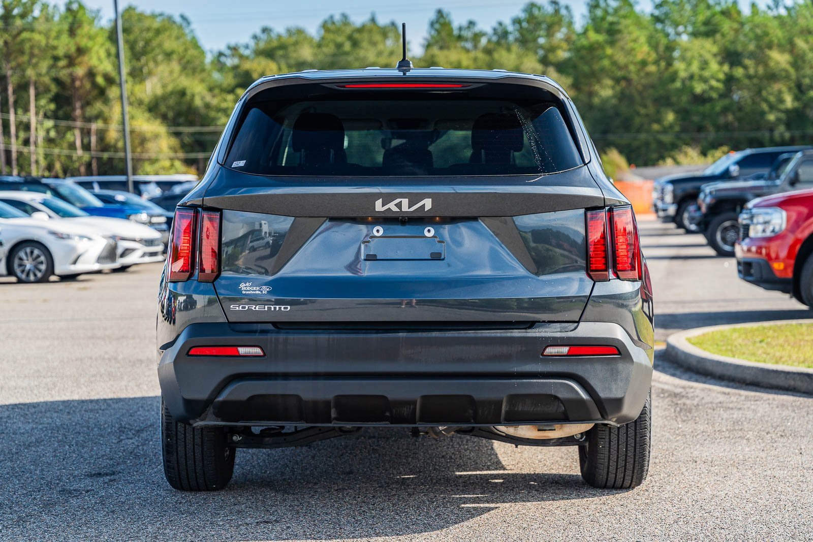 Used 2023 Kia Sorento LX image 4