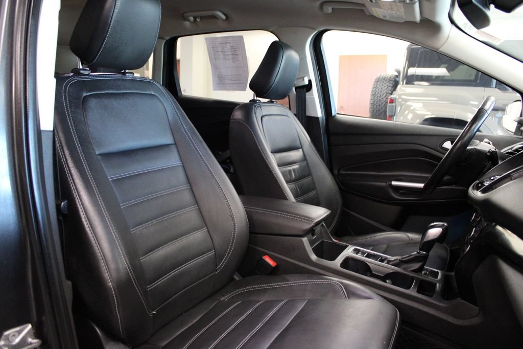 Certified 2019 Ford Escape Titanium w/ U9j03 - Titanium Tow Package AWD/4WD image 46