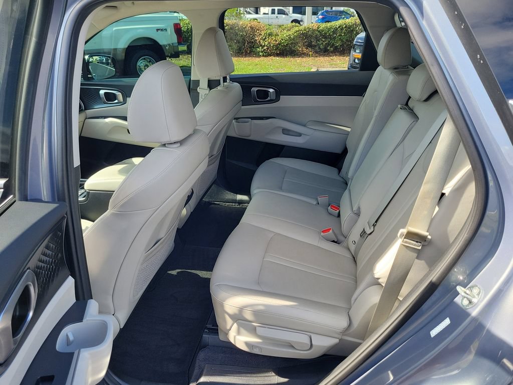 Used 2025 Kia Sorento S FWD image 9