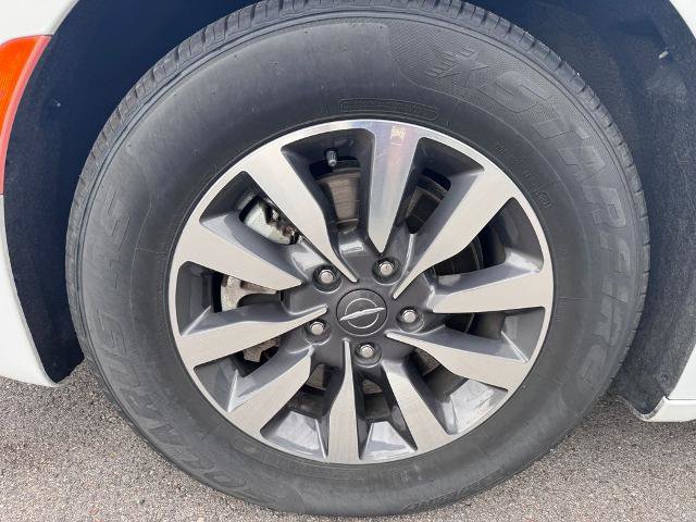 Used 2023 Chrysler Pacifica Touring-L FWD image 9
