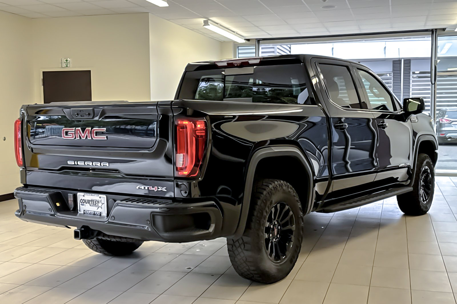 Used 2023 GMC Sierra 1500 AT4X AWD/4WD image 4
