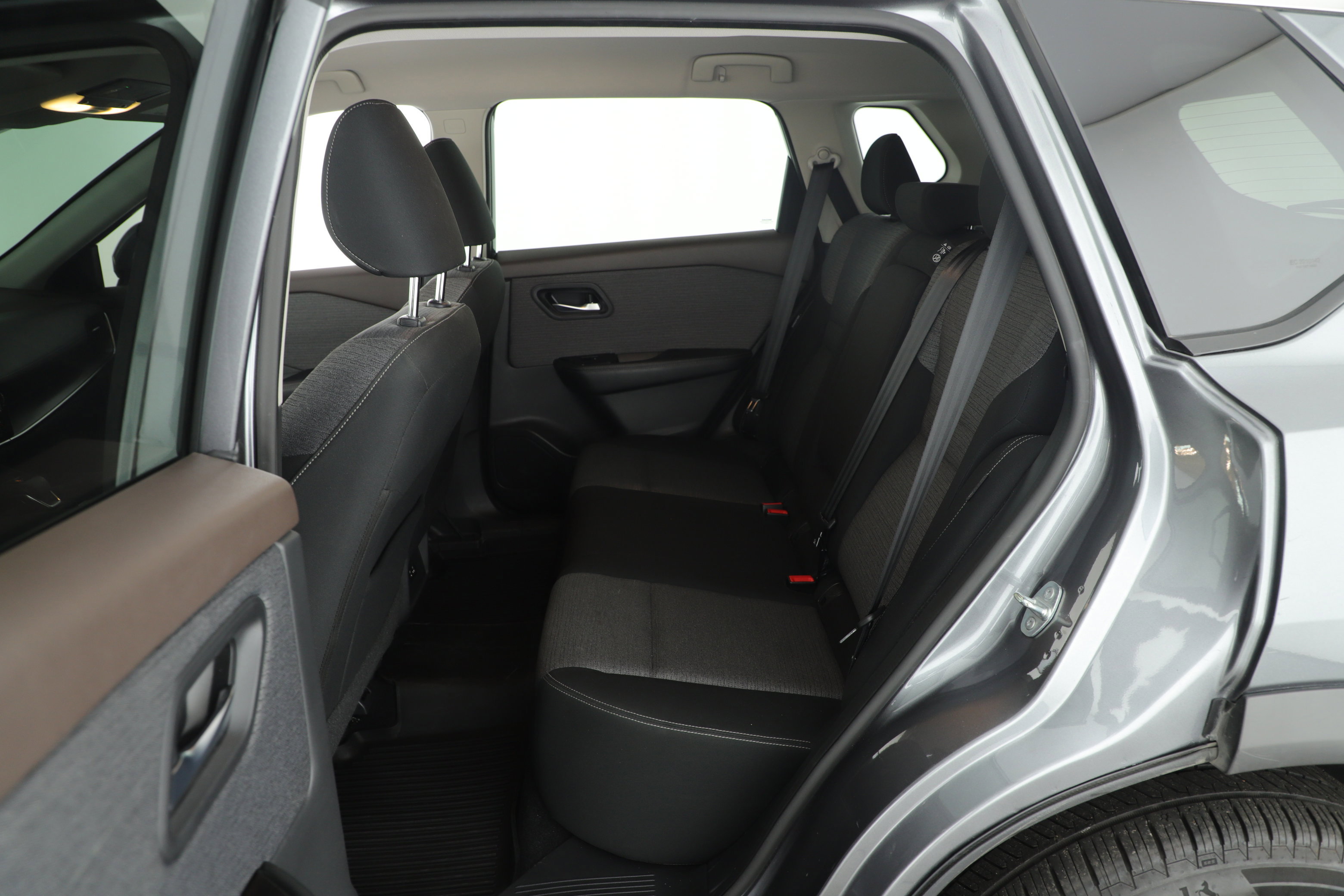 Used 2021 Nissan Rogue SV image 10