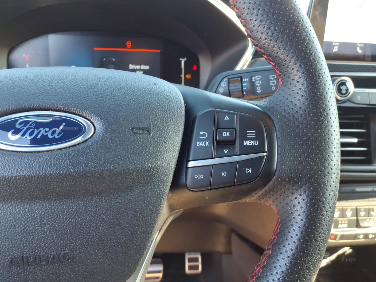 Certified 2023 Ford Escape ST-Line Select AWD/4WD image 18
