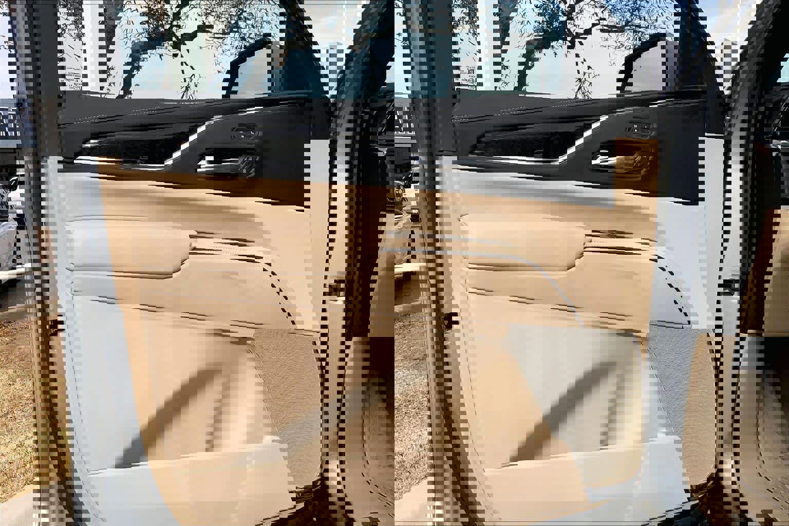 Used 2024 Cadillac Escalade Premium Luxury w/ Performance Package image 21