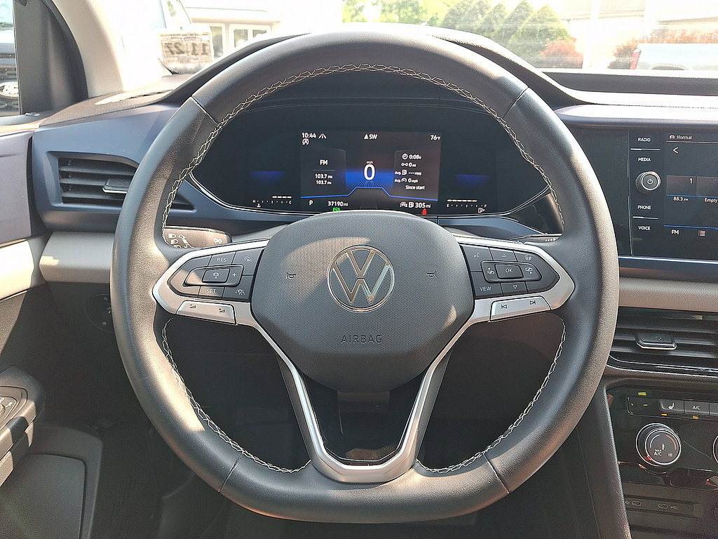 Used 2023 Volkswagen Taos SE w/ Panoramic Sunroof Package AWD/4WD image 8