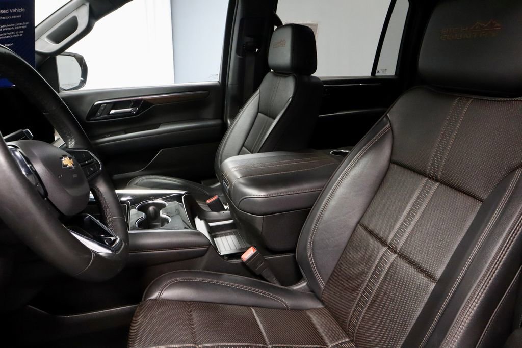 Used 2025 Chevrolet Suburban High Country w/ Sun And Tow Package AWD/4WD image 28