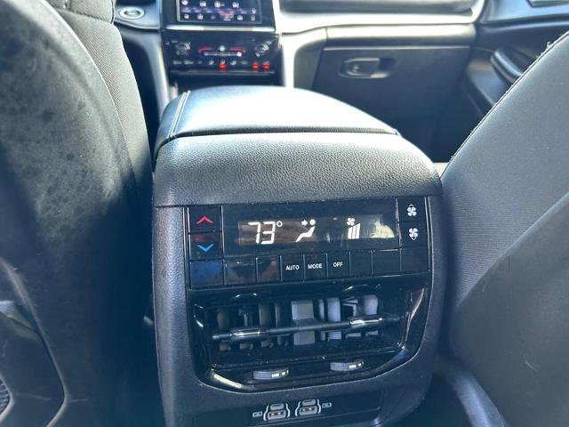 Used 2023 Jeep Grand Cherokee L Laredo image 11