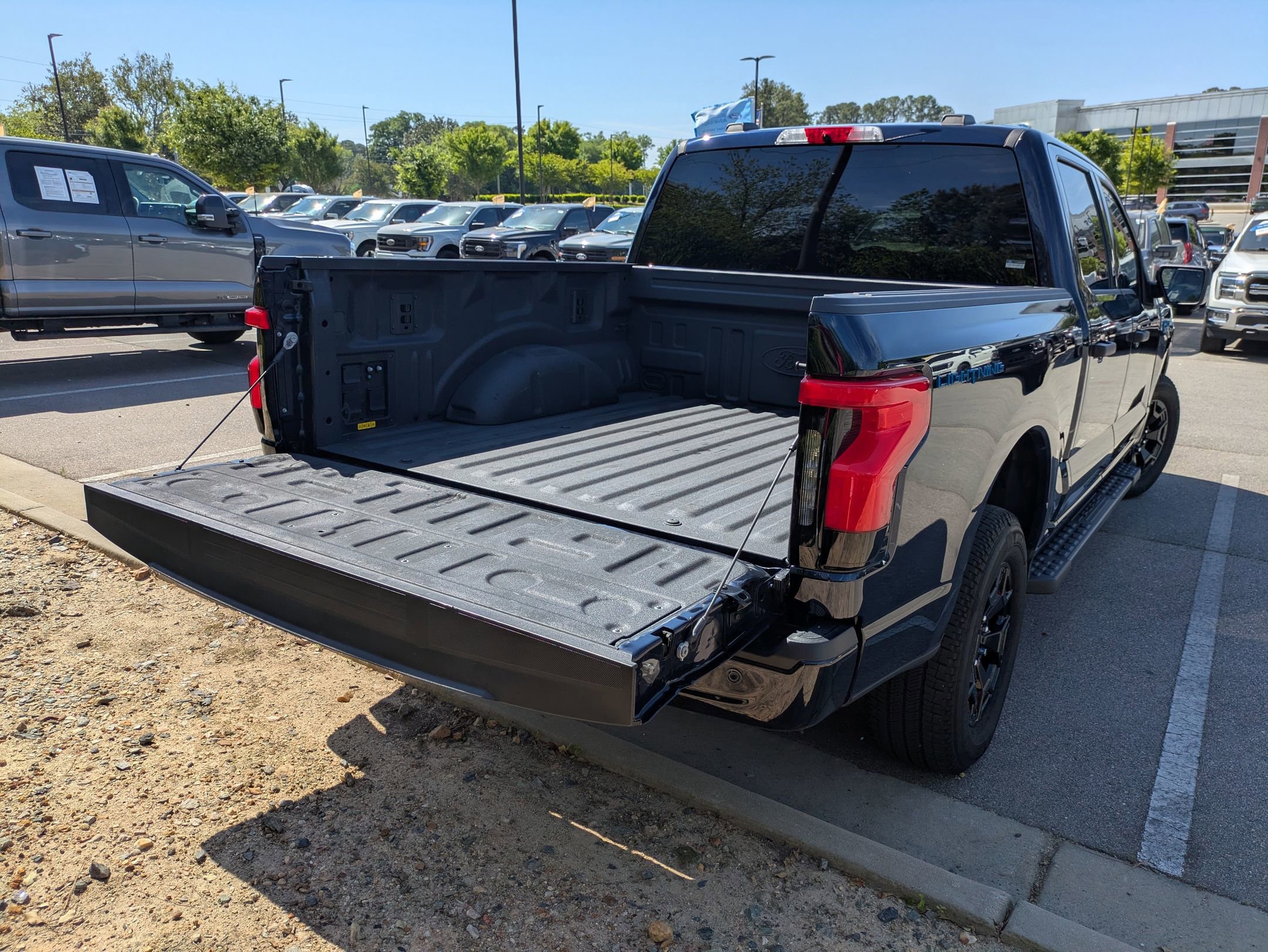 Certified 2025 Ford F150 Lightning XLT w/ Max Trailer Tow Package AWD/4WD image 8