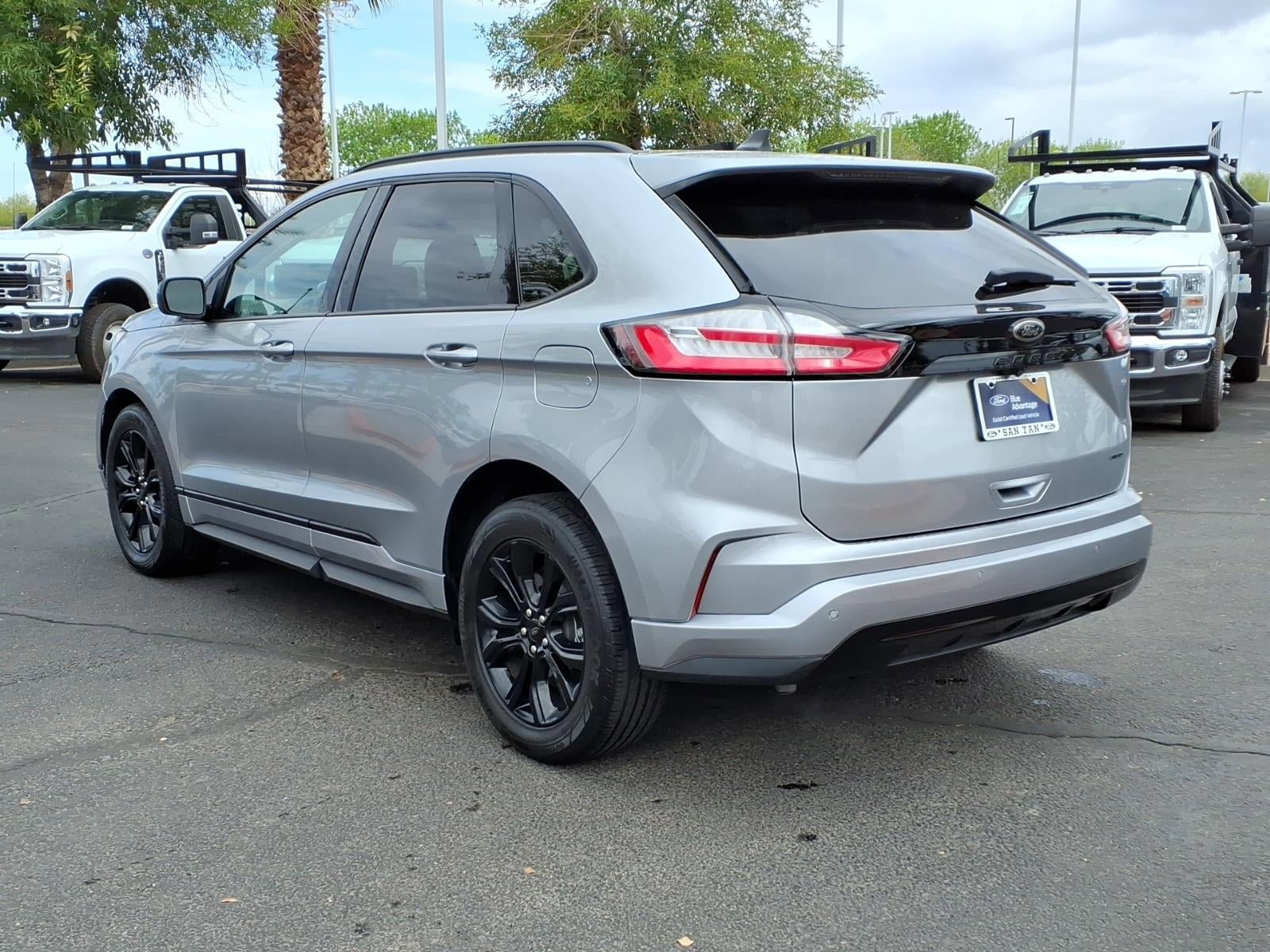 Certified 2022 Ford Edge SE w/ Black Appearance Package image 3