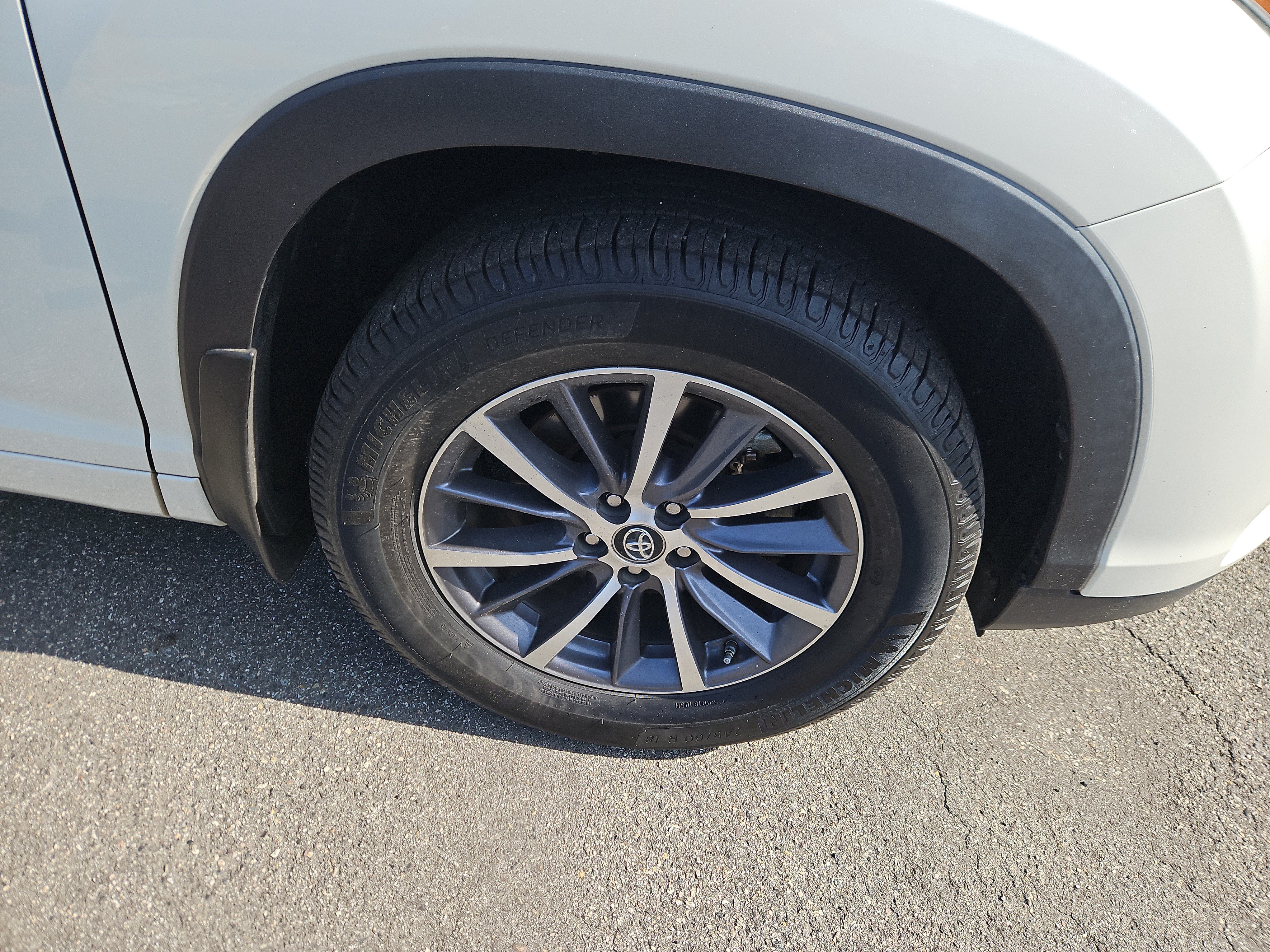 Used 2018 Toyota Highlander XLE AWD/4WD image 34