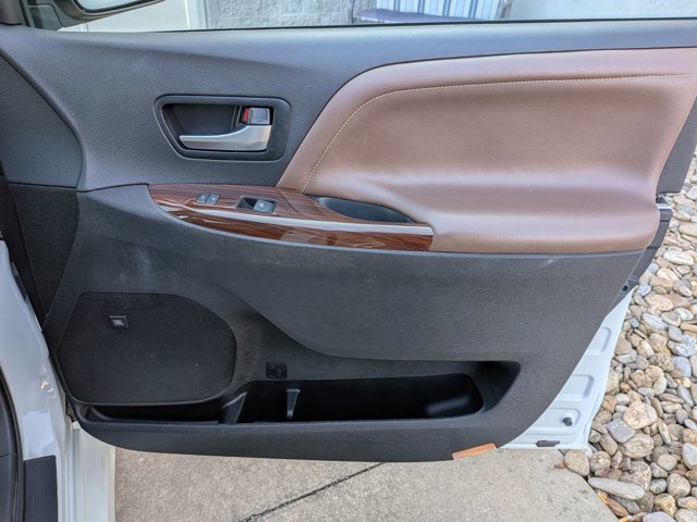 Used 2020 Toyota Sienna Limited Premium image 38