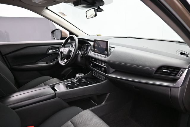 Used 2025 Nissan Rogue SV FWD image 29