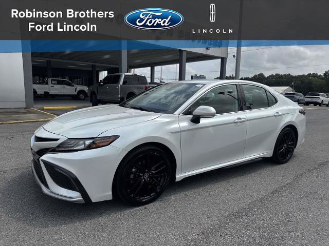 Used 2022 Toyota Camry XSE FWD image 1