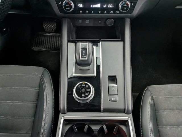 Used 2024 Mitsubishi Outlander SE image 32