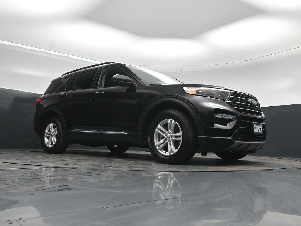 Certified 2023 Ford Explorer XLT w/ Equipment Group 202A RWD image 4