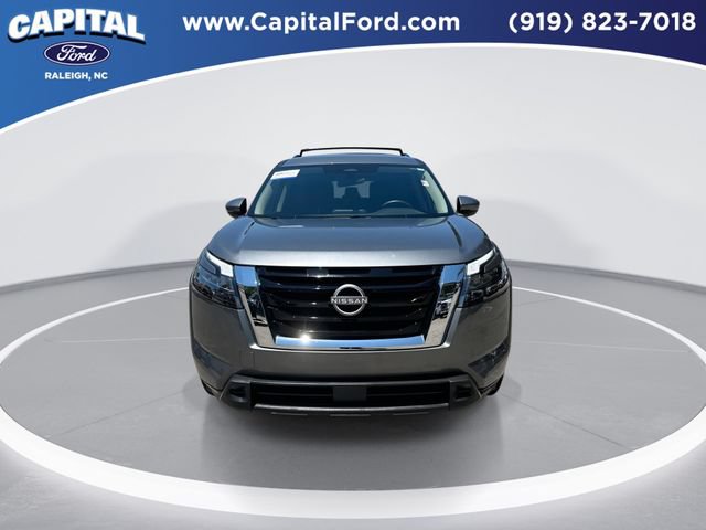 Used 2025 Nissan Pathfinder SV FWD image 3