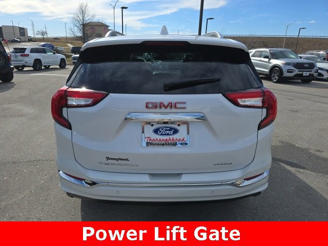 Used 2022 GMC Terrain Denali w/ Denali Premium Package image 3