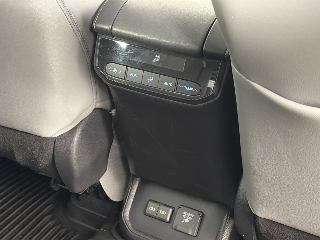 Used 2022 Toyota Highlander Bronze Edition image 30