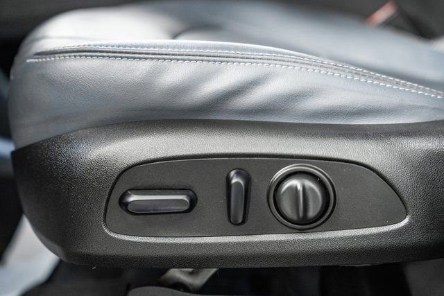 Used 2020 Buick Enclave Essence image 38