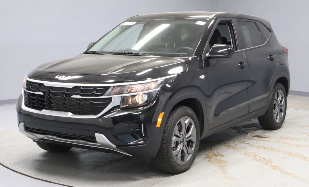 Used 2024 Kia Seltos LX AWD/4WD image 3