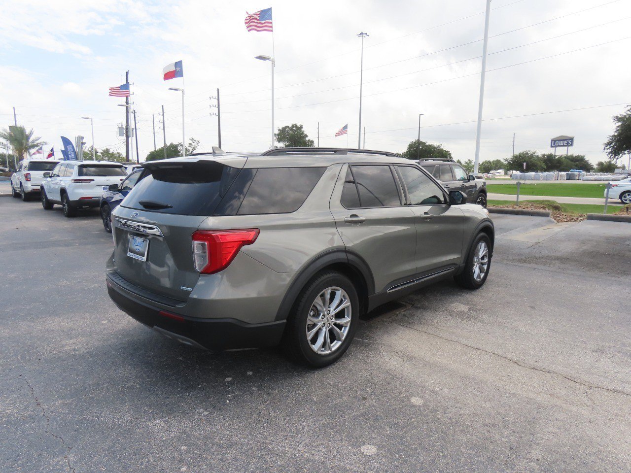 Certified 2020 Ford Explorer XLT w/ Equipment Group 202A RWD image 11