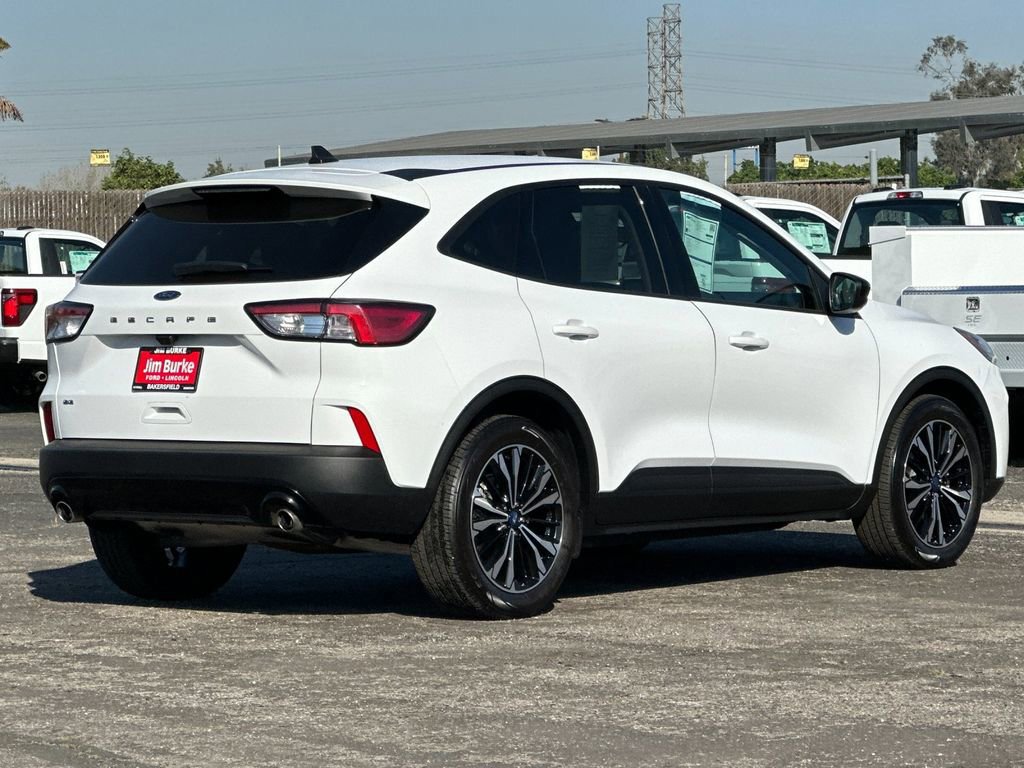 Certified 2022 Ford Escape SE w/ SE Sport Appearance Package image 5