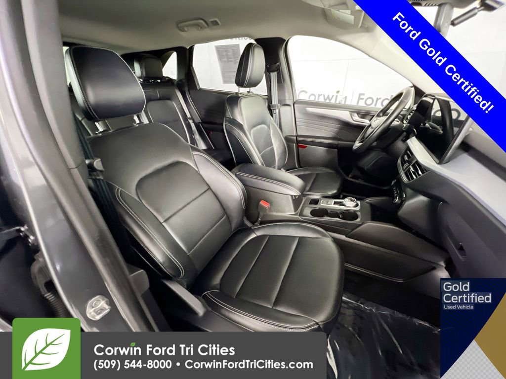 Certified 2025 Ford Escape Platinum AWD/4WD image 17