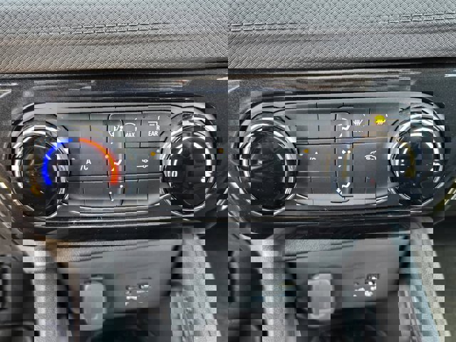 Used 2025 Chevrolet TrailBlazer LT w/ Driver Confidence Package image 17