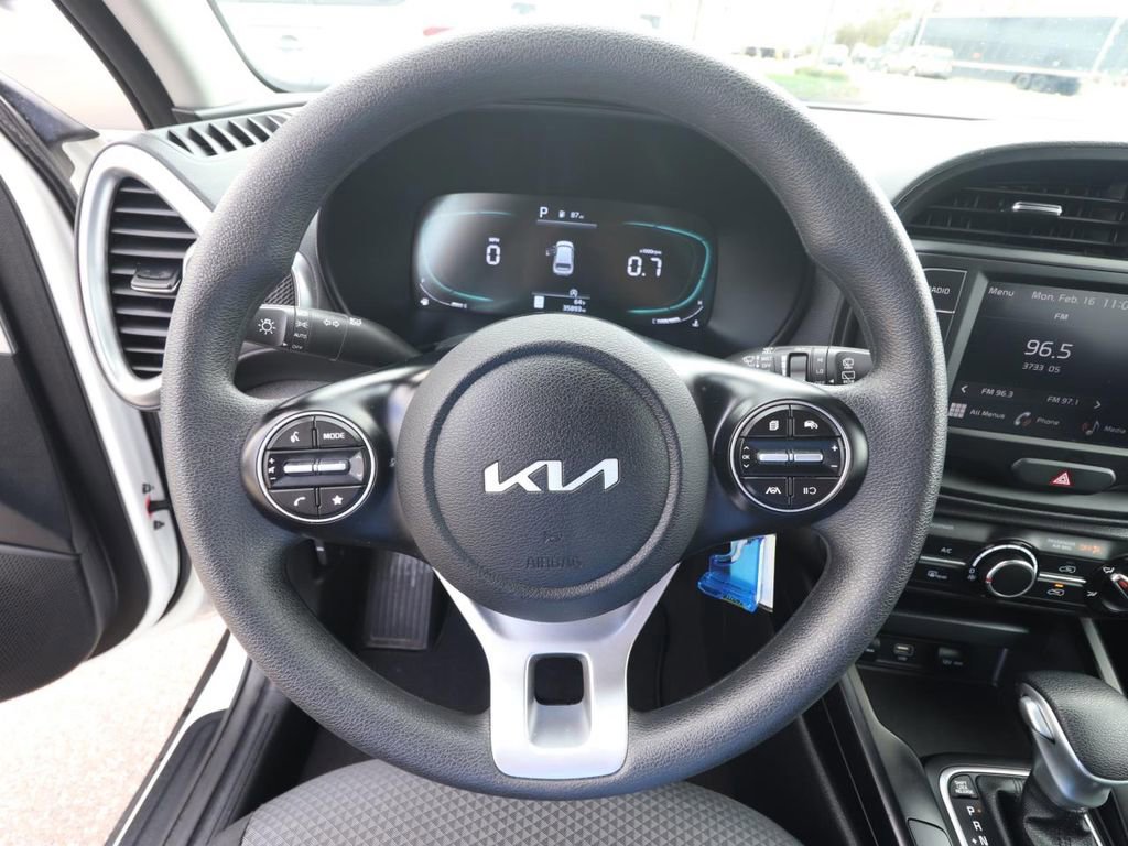Used 2025 Kia Soul LX w/ LX Technology Package image 17