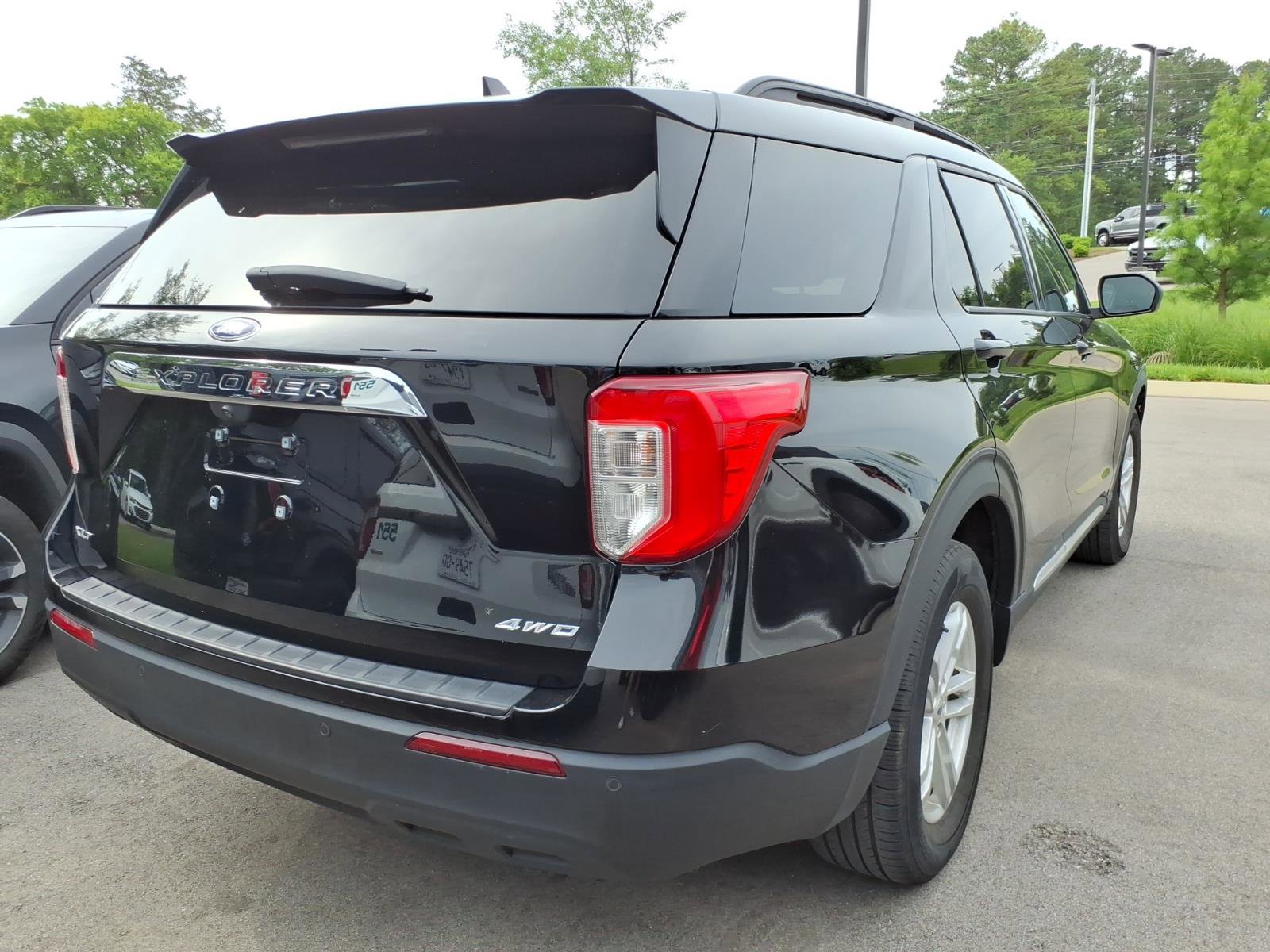 Certified 2023 Ford Explorer XLT AWD/4WD image 2