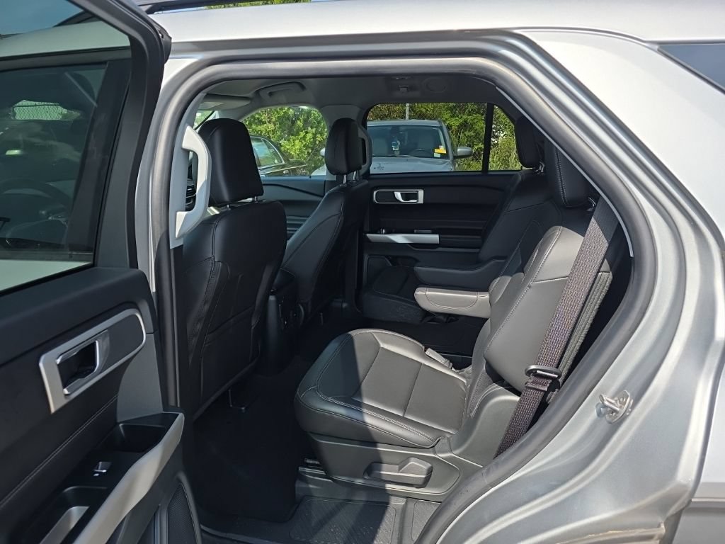Certified 2023 Ford Explorer XLT w/ Equipment Group 202A AWD/4WD image 5