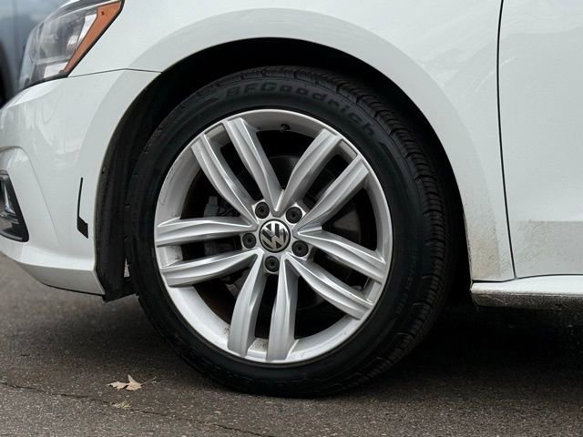 Used 2019 Volkswagen Passat 2.0T Wolfsburg w/ Wheels & Sunroof Package image 44