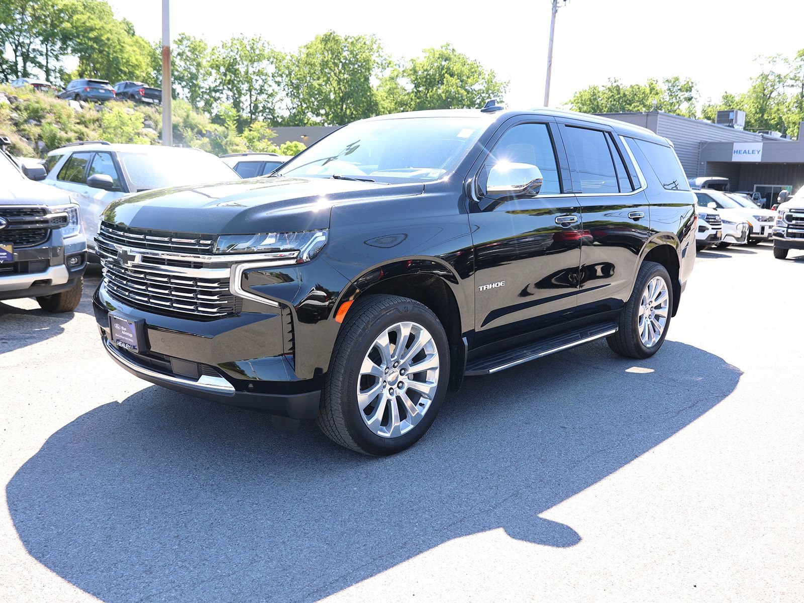 Used 2024 Chevrolet Tahoe Premier AWD/4WD image 3