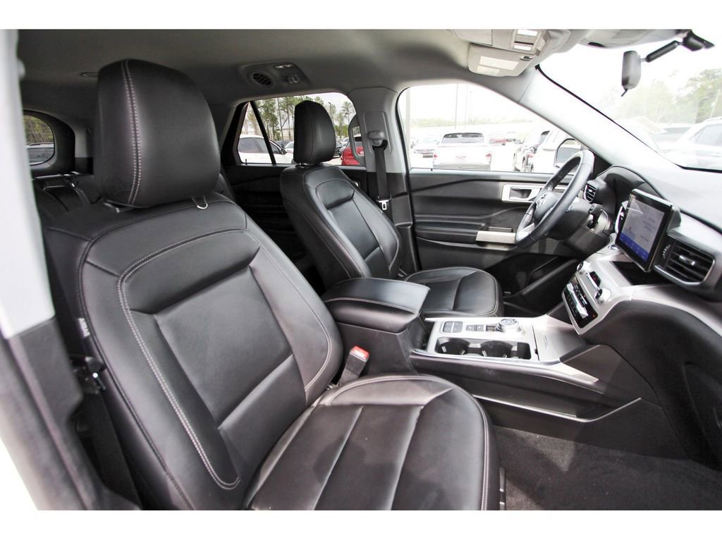 Certified 2022 Ford Explorer XLT w/ Equipment Group 202A image 28