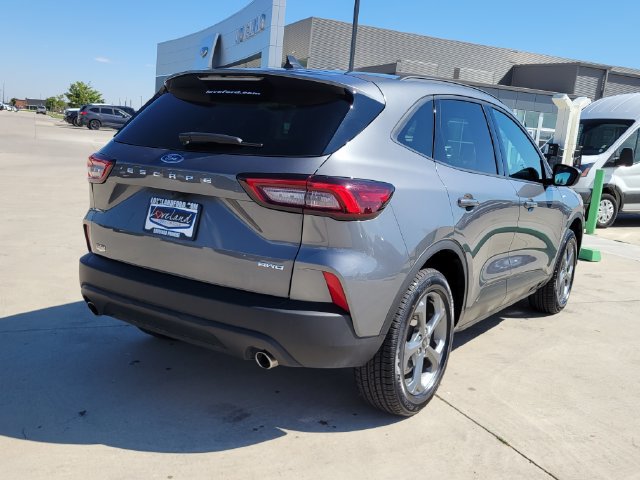 Certified 2025 Ford Escape ST-Line AWD/4WD image 3