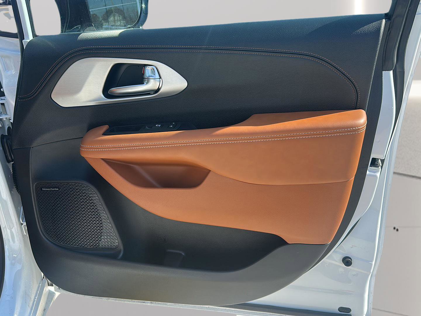 Used 2026 Chrysler Pacifica Pinnacle w/ Trailer Tow Group image 21