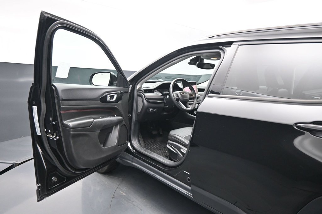 Used 2022 Jeep Compass Trailhawk AWD/4WD image 9