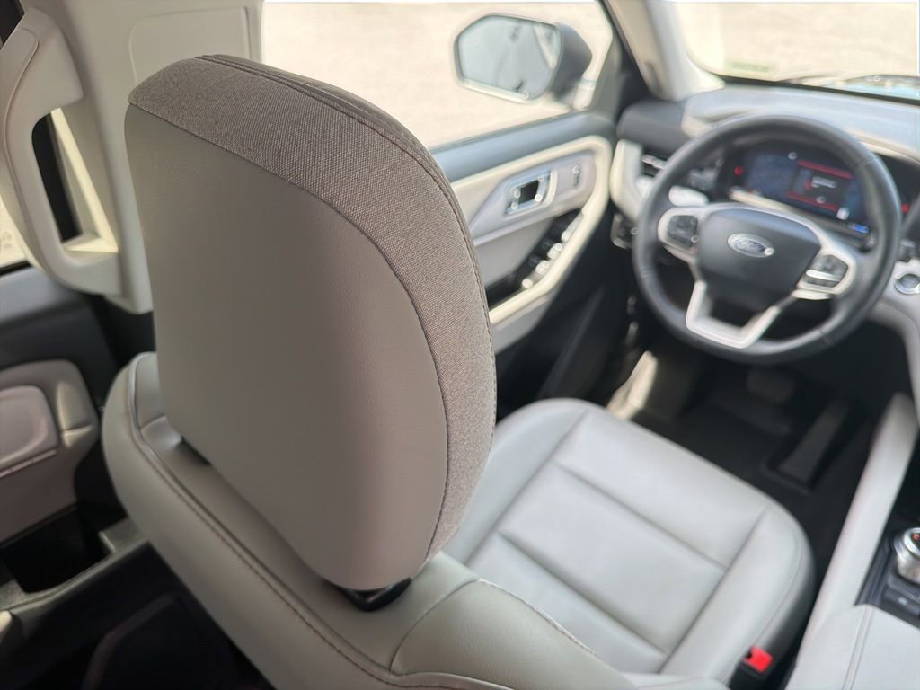 Certified 2025 Ford Explorer Active w/ Active Comfort Package RWD image 17