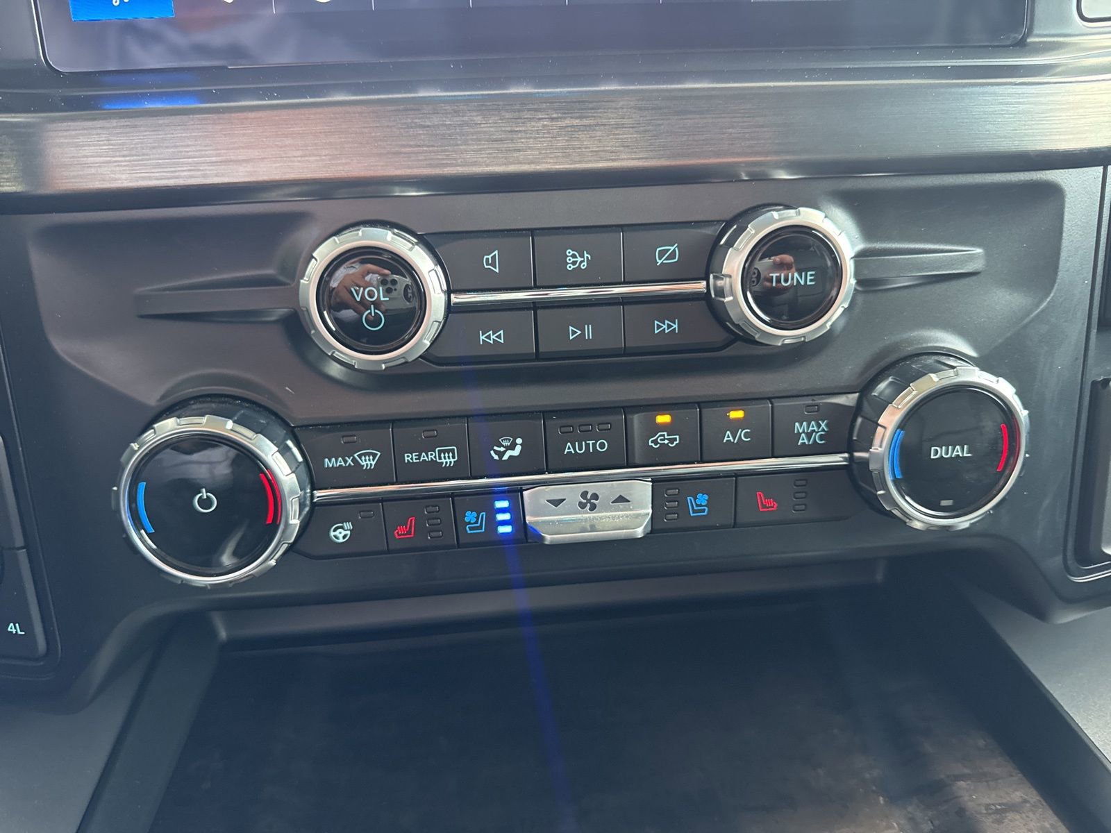 Certified 2024 Ford F250 Lariat w/ Lariat Ultimate Package image 33