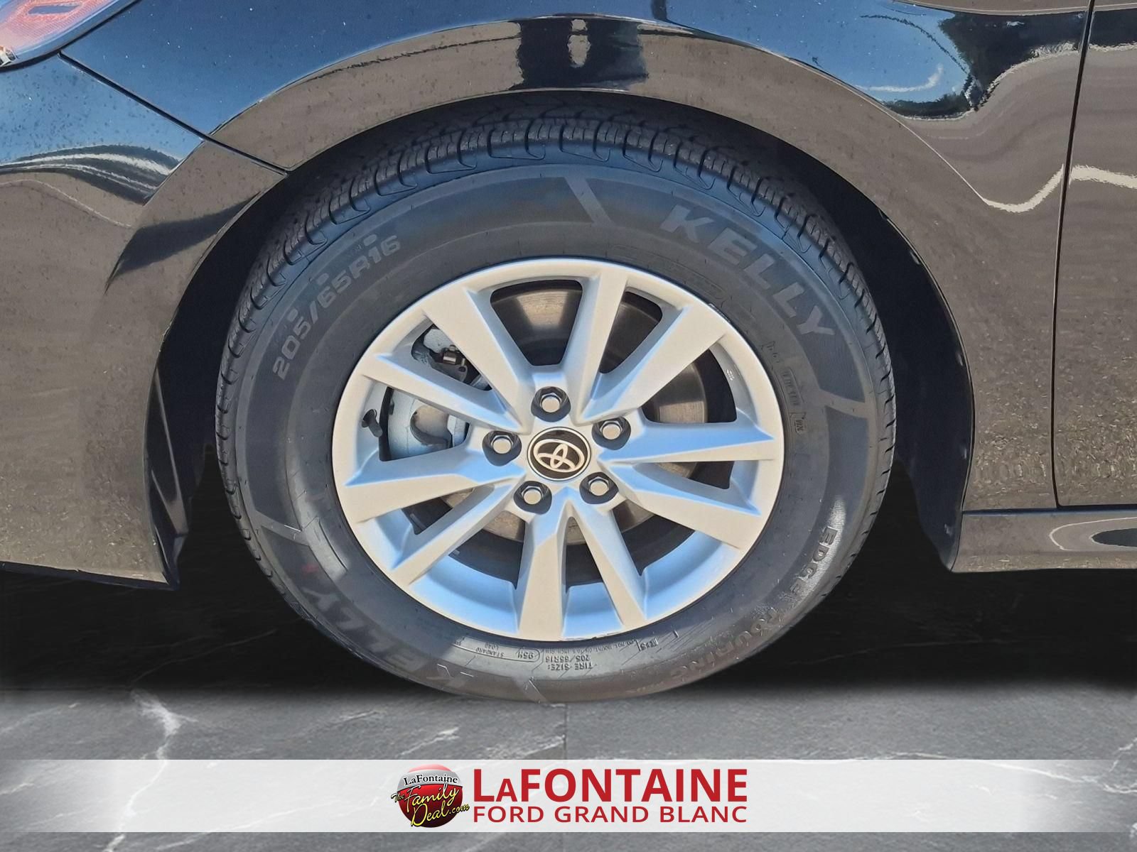 Used 2025 Toyota Camry LE FWD image 32