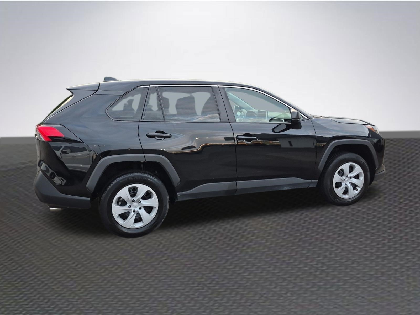Used 2025 Toyota RAV4 LE FWD image 4
