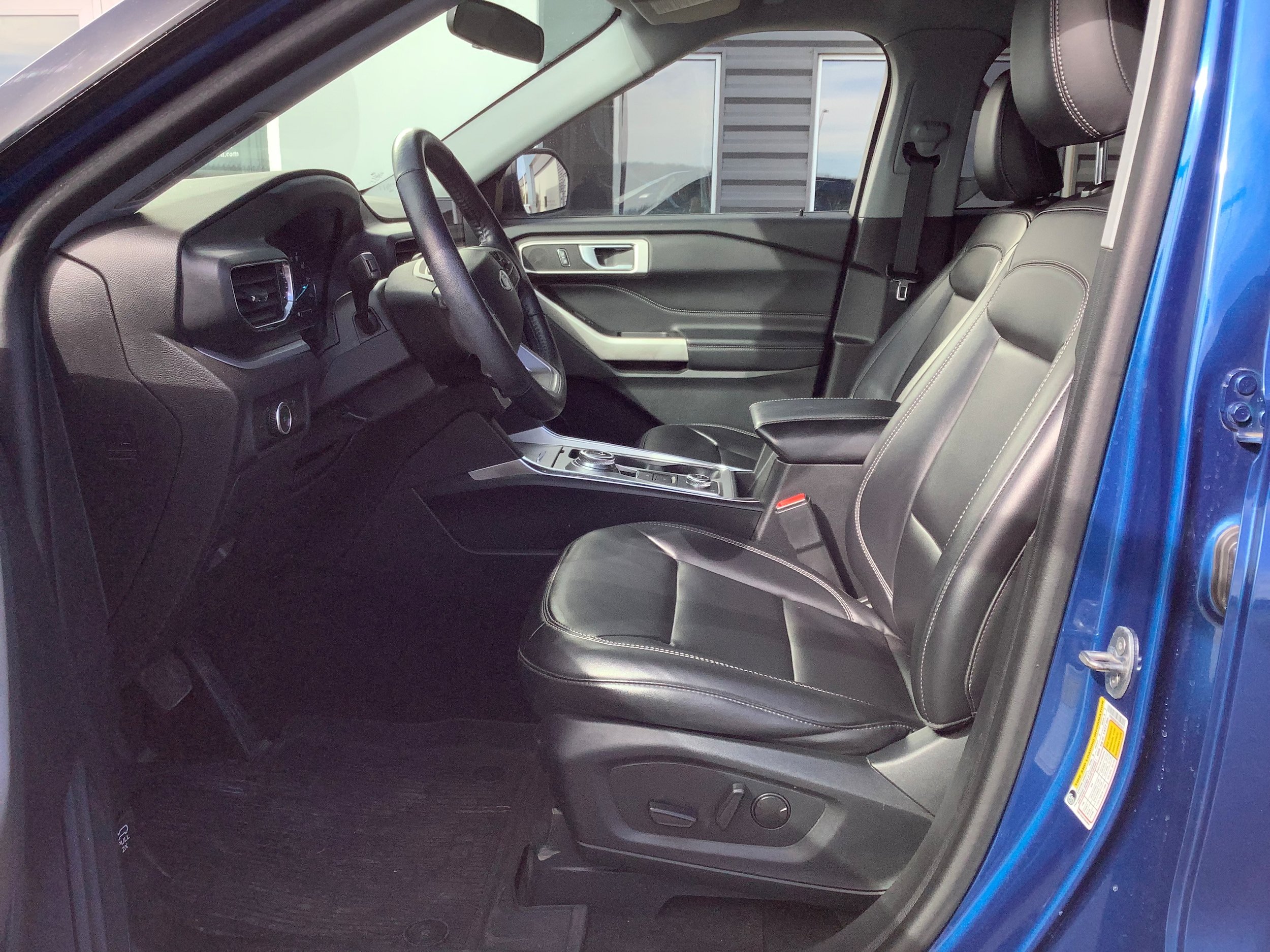 Certified 2023 Ford Explorer XLT w/ Equipment Group 202A AWD/4WD image 7