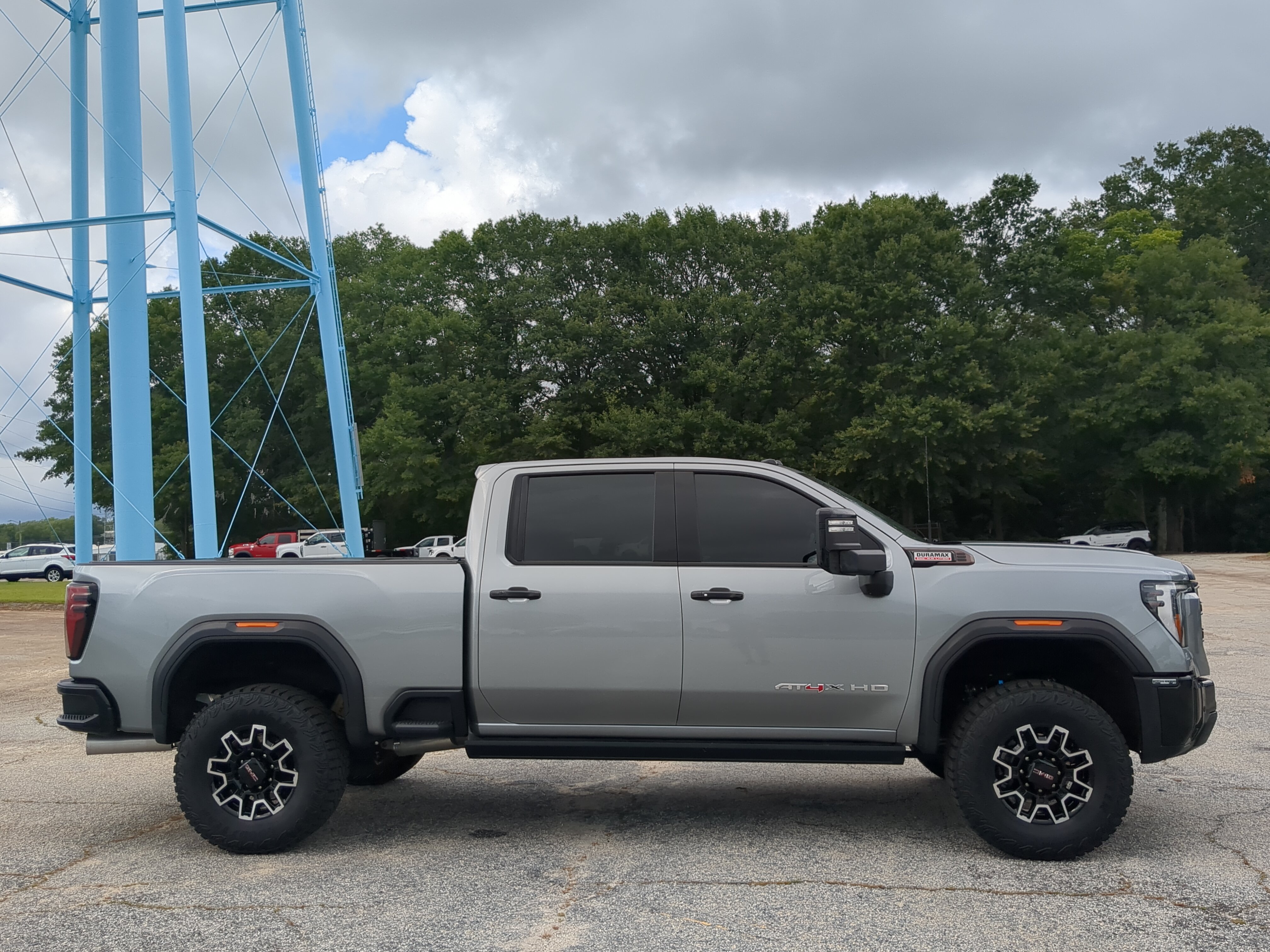 Used 2024 GMC Sierra 2500 AT4X AWD/4WD image 2