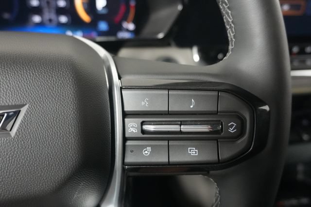 Used 2026 Chevrolet Colorado ZR2 w/ Technology Package AWD/4WD image 16