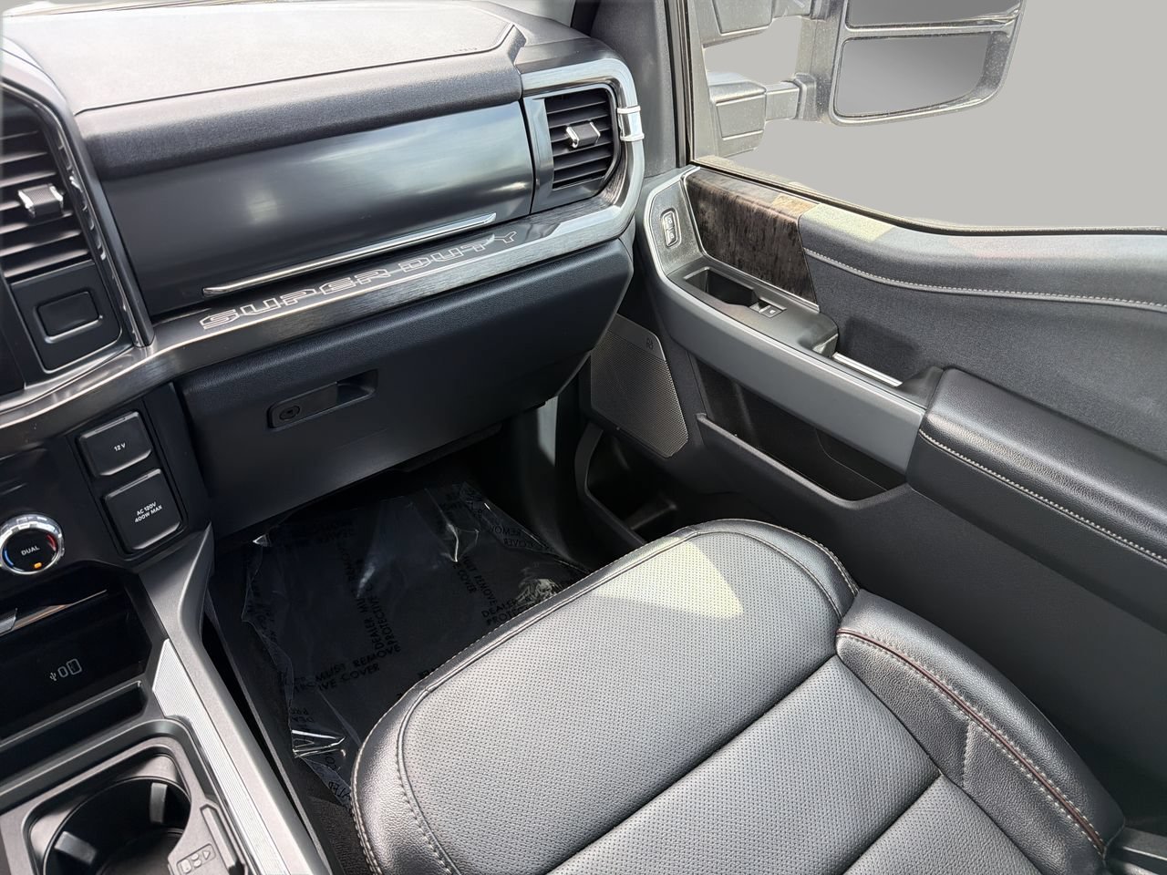 Certified 2024 Ford F250 Lariat w/ Lariat Ultimate Package AWD/4WD image 15