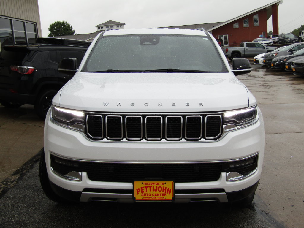 Used 2025 Jeep Wagoneer L Series II AWD/4WD image 13