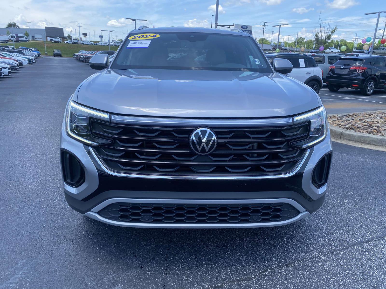 Used 2024 Volkswagen Atlas Cross Sport SE FWD image 2