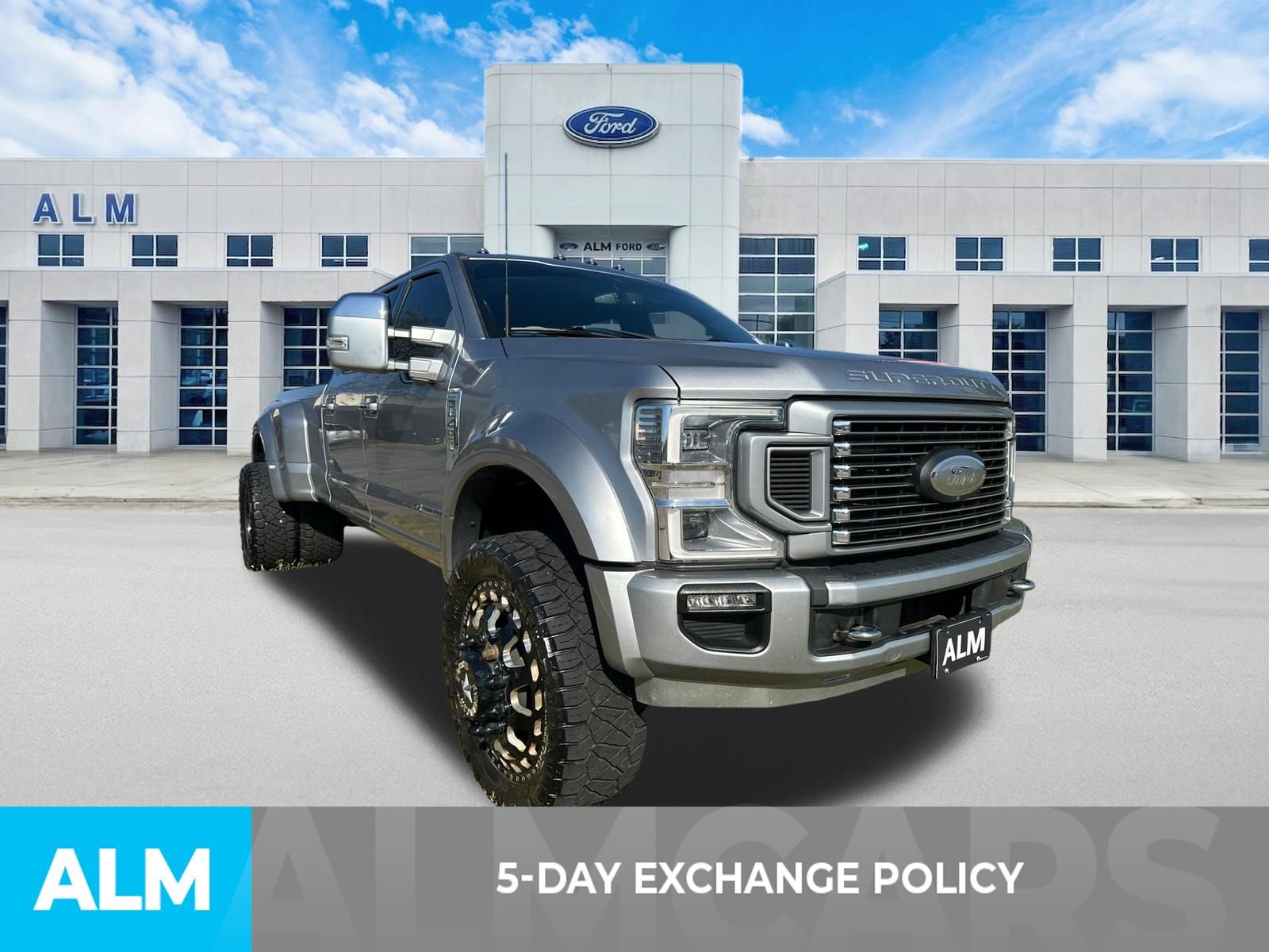 Certified 2022 Ford F450 Platinum w/ FX4 Off-Road Package image 3