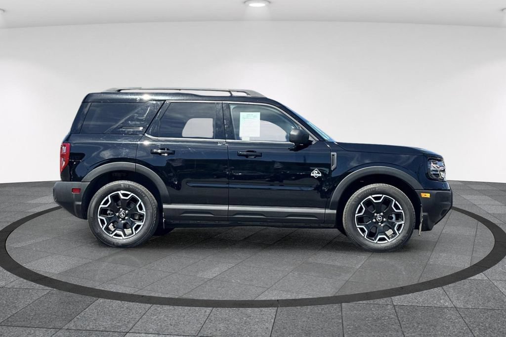 Certified 2025 Ford Bronco Sport Outer Banks w/ Outer Banks Tech Package+ AWD/4WD image 3
