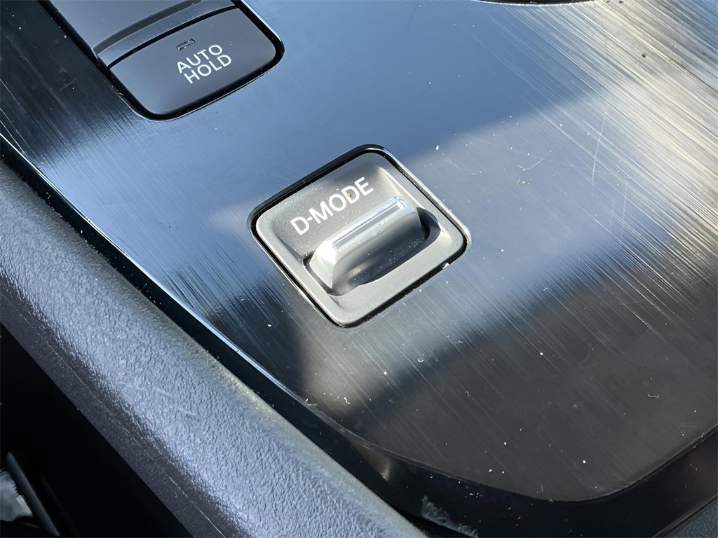 Used 2023 Nissan Rogue SV image 35